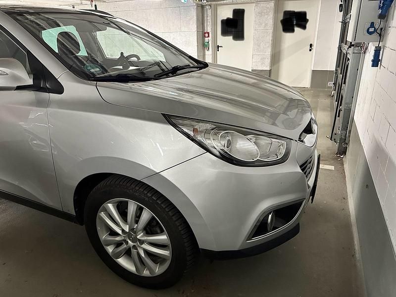 Gebraucht Hyundai Tucson Style 163 PS (119 kW) 2012 Silber SUV