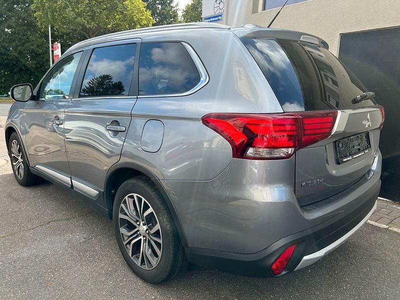 Gebraucht Mitsubishi Outlander 150 PS (110 kW) 2015 Grau SUV