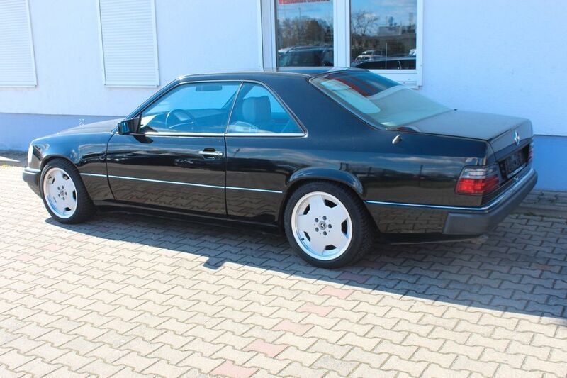 Gebraucht Mercedes E300 179 PS (131 kW) 1991 Schwarz Coupé
