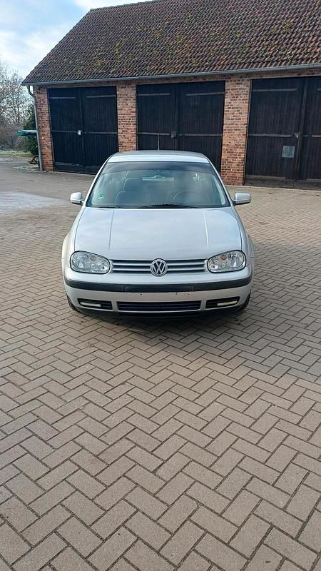 Silber Gebraucht 1999 VW Golf IV Kleinwagen | 2.000 € (Etwas zu teuer) - Bild 1/4