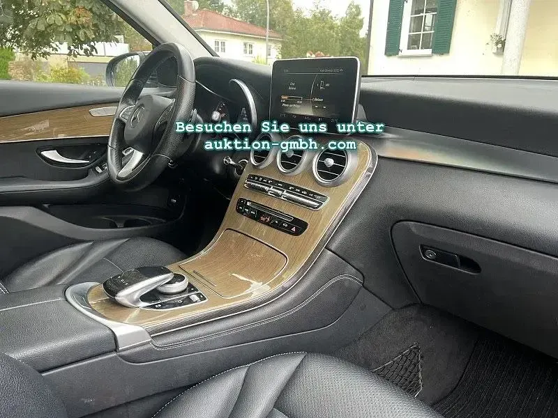 Używany Mercedes GLC250 204 KM (150 kW) 2016 Czarny SUV