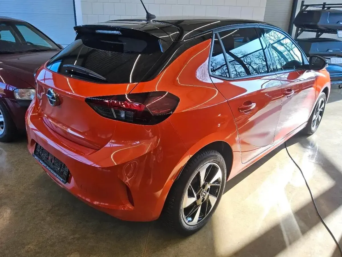 Używany Opel Corsa-e Edition 100 kW (136 KM) 2023 Pomarańczowy Hatchback