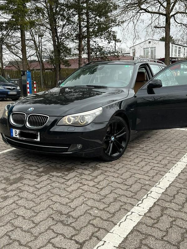 Gebraucht BMW 523 140 PS (102 kW) 2008 Schwarz Kombi