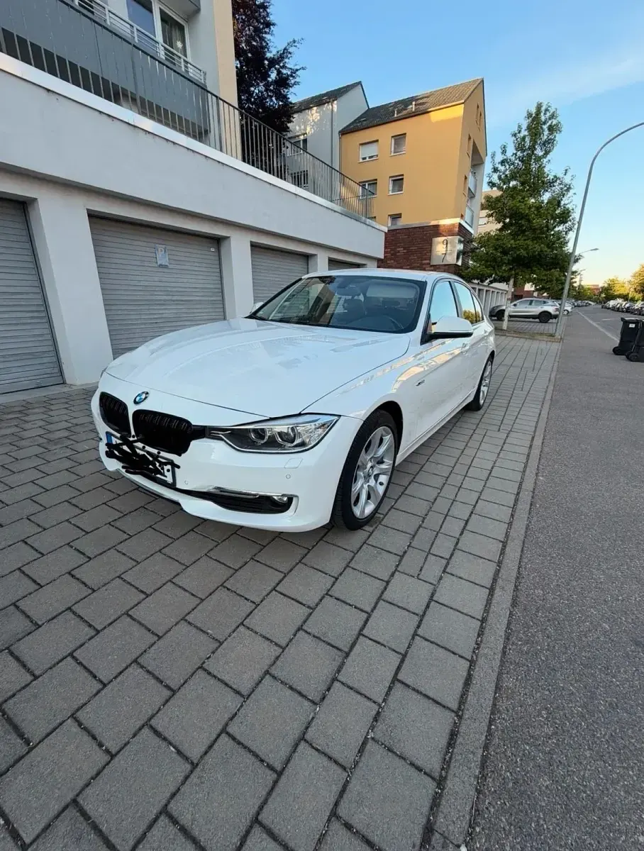 Gebraucht BMW 320 190 PS (139 kW) 2015 Weiß Limousine