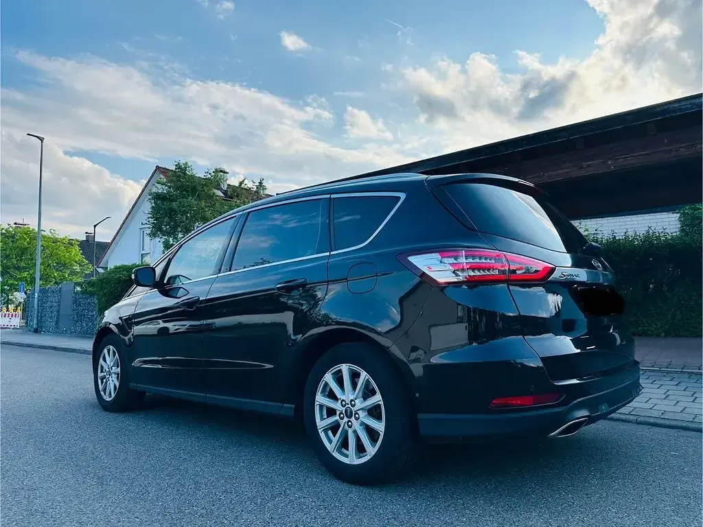 Gebraucht Ford S-MAX Titanium 179 PS (131 kW) 2017 Schwarz Van / Kleinbus