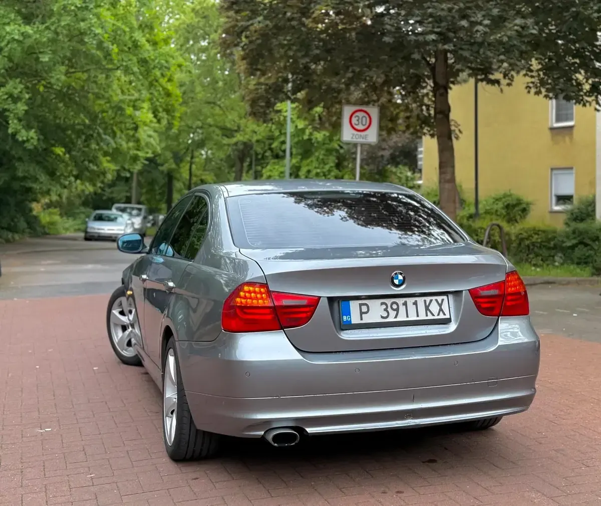 Gebraucht BMW 320 184 PS (135 kW) 2010 Silber Limousine