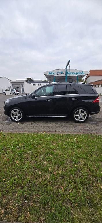 Schwarz Gebraucht 2013 Mercedes ML350 SUV | 21.500 € (Fairer Preis) - Bild 1/4