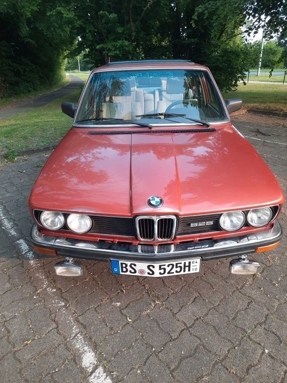 Rot Gebraucht 1981 BMW 525 Limousine | 12.500 € - Bild 1/4