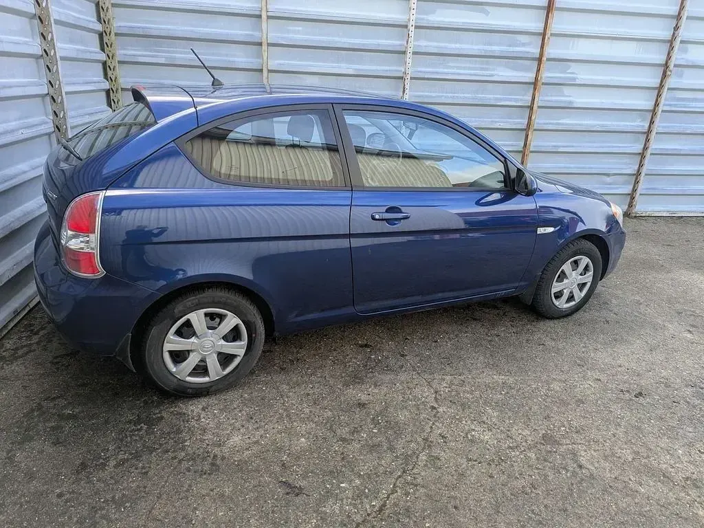 Second-hand Hyundai Accent 97 CP (71 kW) 2007 Albastru Hatchback