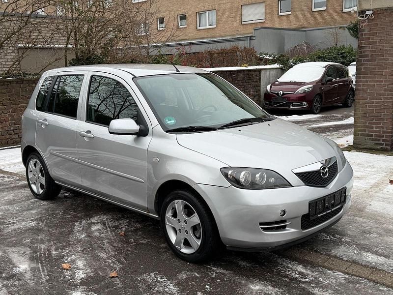 Silber Gebraucht 2006 Mazda 2 Active Kleinwagen | 3.650 € (Fairer Preis) - Bild 1/4
