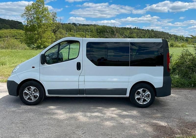 Gebraucht Opel Vivaro 114 PS (83 kW) 2012 Weiß Van / Kleinbus