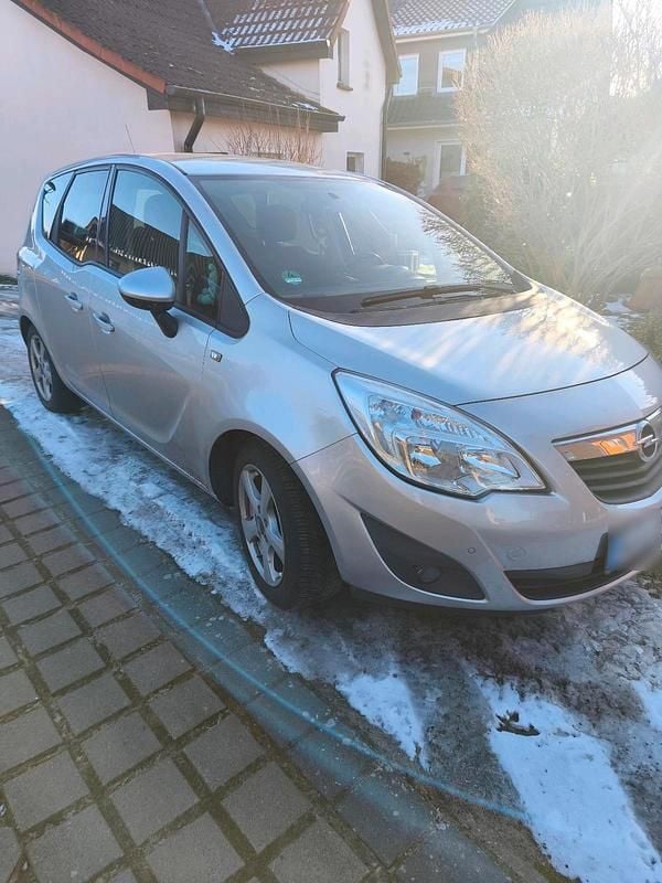 Gebraucht Opel Meriva 101 PS (74 kW) 2011 Silber Van / Kleinbus