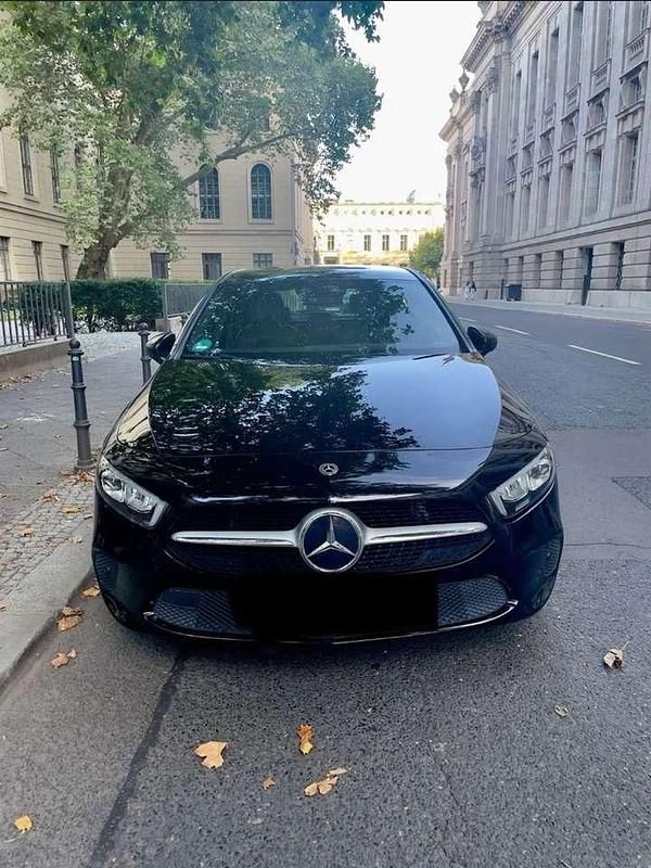 Schwarz Gebraucht 2019 Mercedes A220 Progressive Limousine | 24.100 € (Etwas zu teuer) - Bild 1/4