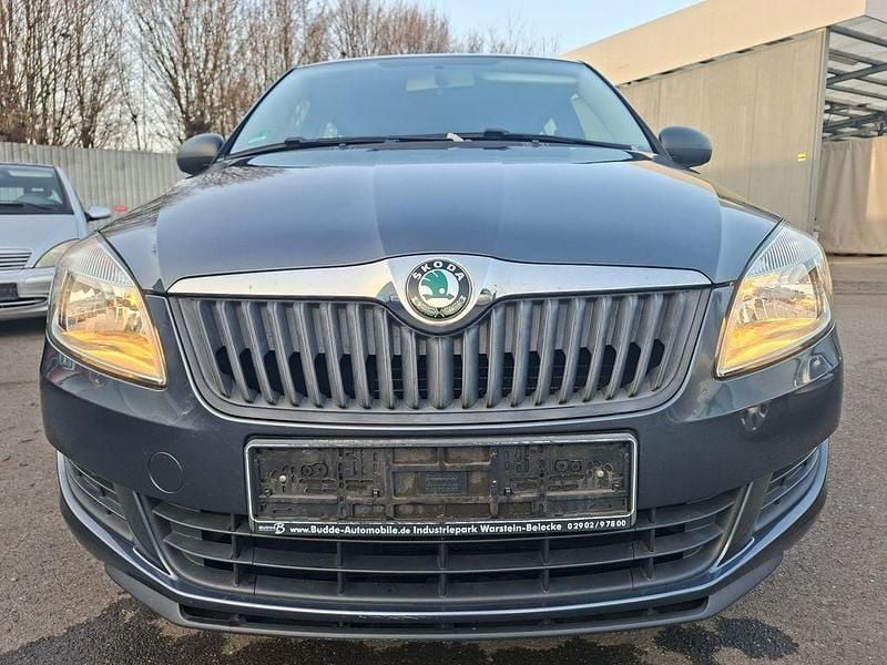 Gebraucht Skoda Fabia Ambiente 60 PS (44 kW) 2012 Grau Limousine