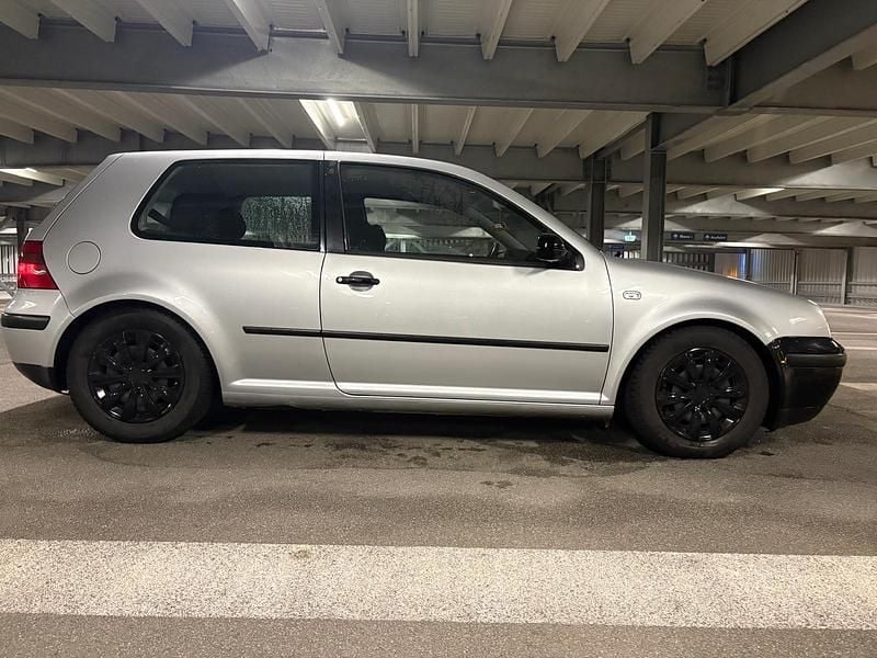 Silber Gebraucht 2001 VW Golf IV Kleinwagen | 600 € (Superpreis) - Bild 1/4