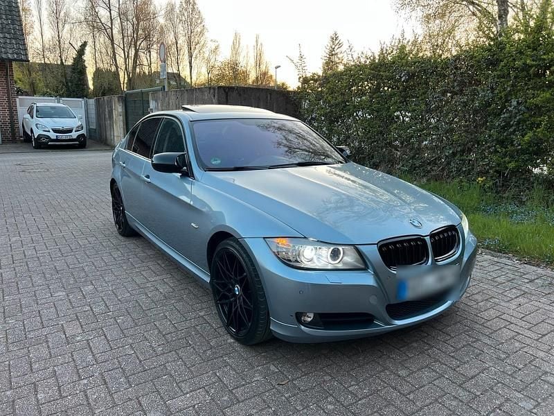 Gebraucht BMW 330 245 PS (180 kW) 2010 Blau Limousine
