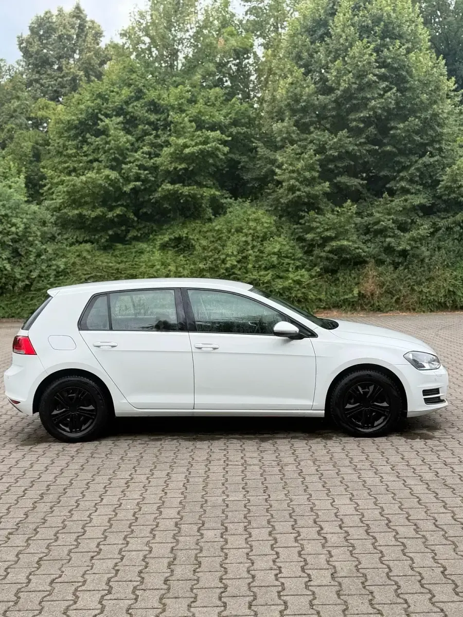 Gebraucht VW Golf VII 110 PS (80 kW) 2015 Weiß Limousine