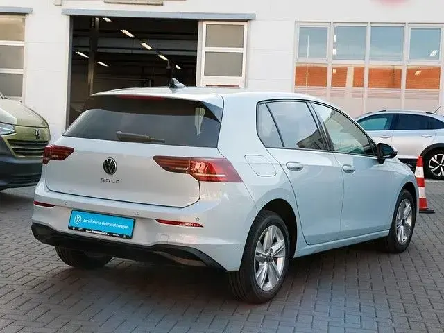 Gebraucht VW Golf VIII R 116 PS (85 kW) 2025 Crystal ice blue metallic Limousine