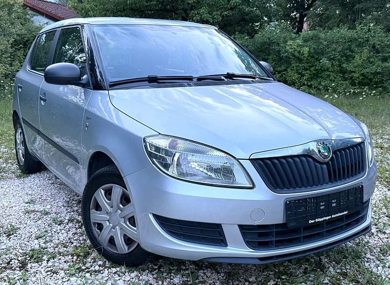 Silber Gebraucht 2011 Skoda Fabia Special Kleinwagen | 3.699 € (Fairer Preis) - Bild 1/4