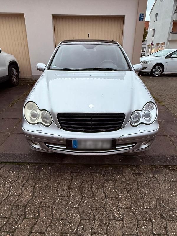 Silber Gebraucht 2006 Mercedes C220 Limousine | 2.500 € - Bild 1/4
