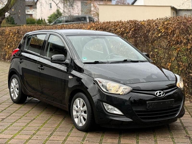 Schwarz Gebraucht 2014 Hyundai i20 Style Kleinwagen | 7.850 € (Guter Preis) - Bild 1/4
