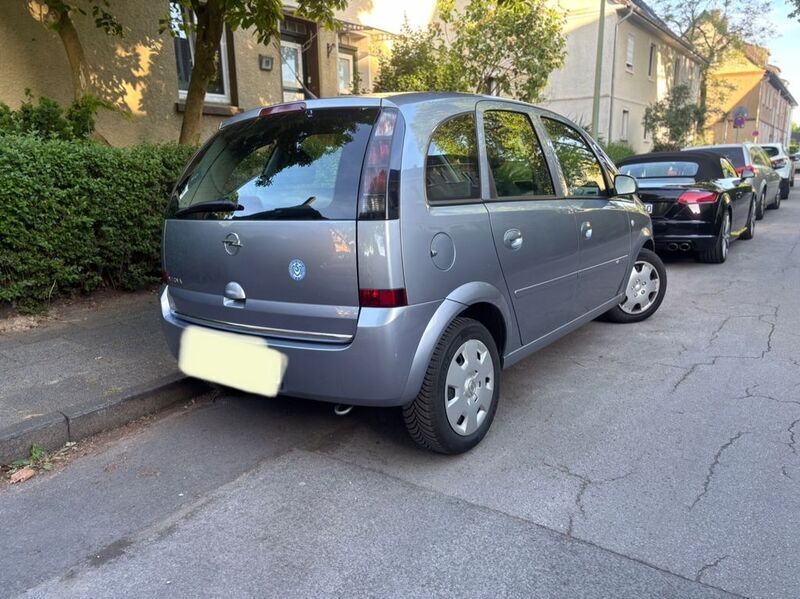 Grau Gebraucht 2006 Opel Meriva Van / Kleinbus | 3.500 € (Teuer) - Bild 1/4