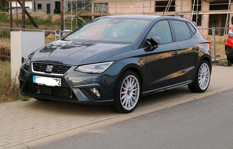 Grau Gebraucht 2024 Seat Ibiza FR Kleinwagen | 26.000 € (Teuer) - Bild 1/4