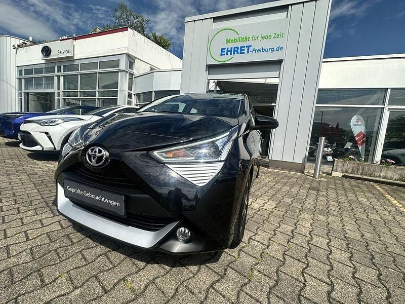 Gebraucht 2021 Toyota Aygo X-play Kleinwagen | 11.990 € (Etwas zu teuer) - Bild 1/4