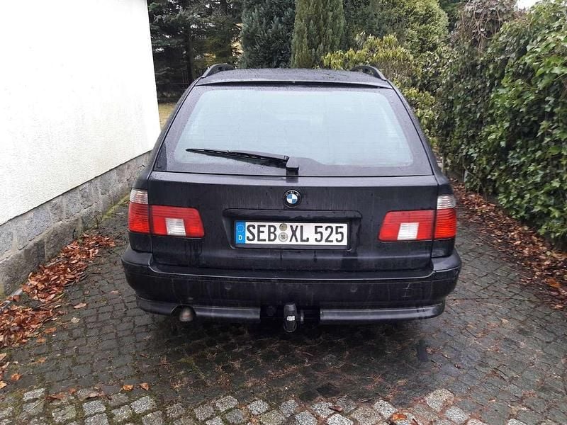 Käytetty BMW 525 163 HP (119 kW) 2002 Musta Farmari