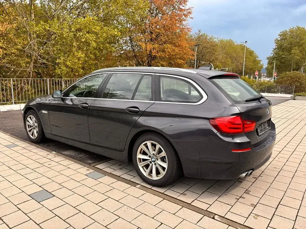 Gebraucht BMW 525 Sport Line 218 PS (160 kW) 2012 Grau Limousine