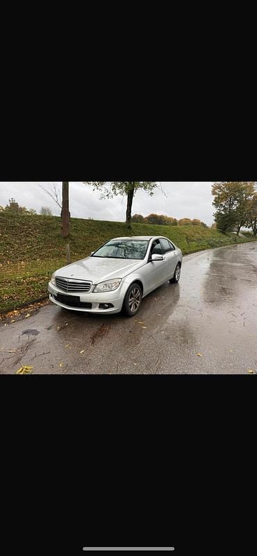 Silber Gebraucht 2009 Mercedes C220 Limousine | 3.399 € (Superpreis) - Bild 1/4