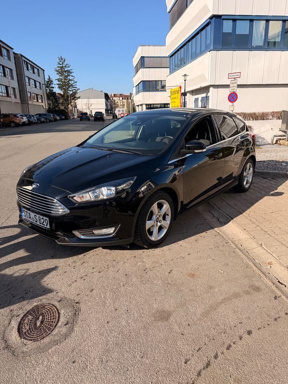 Gebraucht Ford Focus Titanium 125 PS (91 kW) 2016 Schwarz Limousine