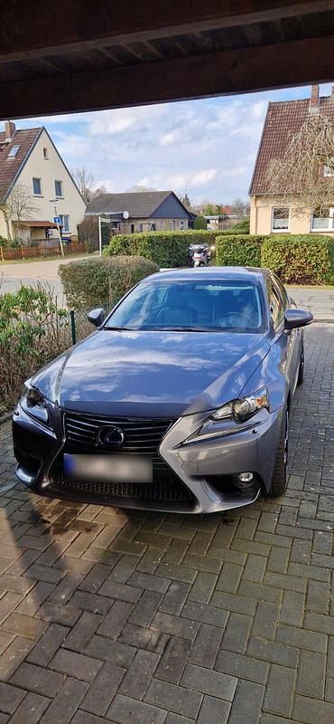 Gebraucht Lexus IS300h 223 PS (164 kW) 2016 Grau Limousine