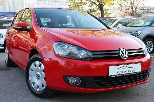 Gebraucht VW Golf VI Trendline 86 PS (63 kW) 2010 Rot Kleinwagen