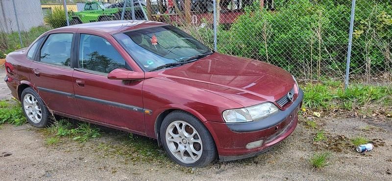 Rot Gebraucht 1997 Opel Vectra Limousine | 400 € (Superpreis) - Bild 1/4