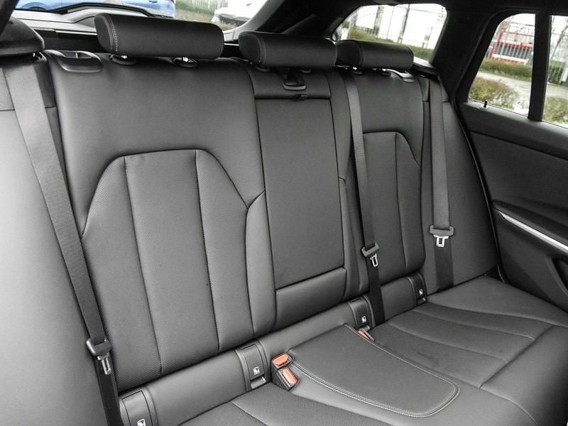 Gebraucht BMW 330 M Sport 286 PS (210 kW) 2025 Schwarz Kombi