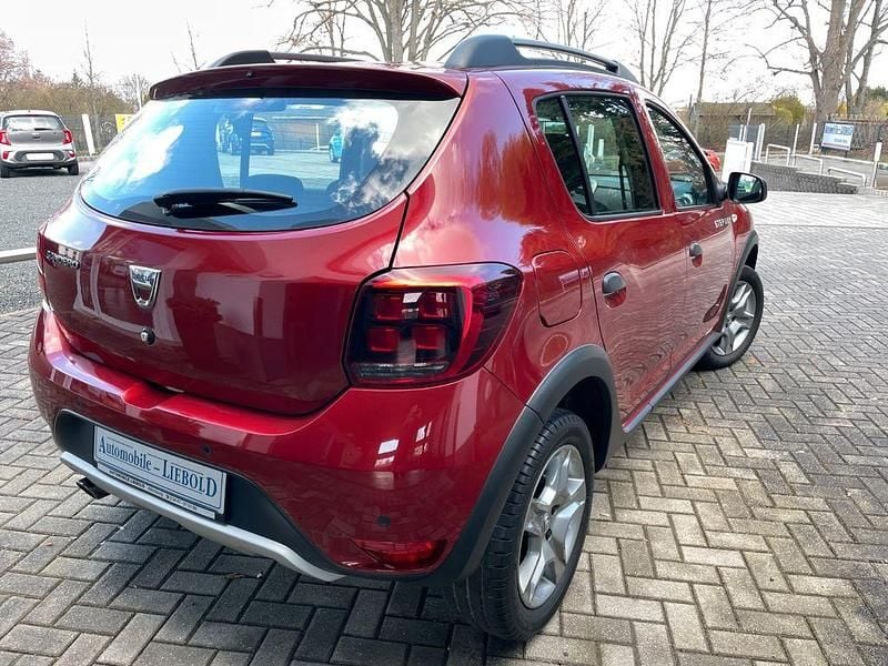 Gebraucht Dacia Sandero Prestige 90 PS (66 kW) 2020 Rot SUV