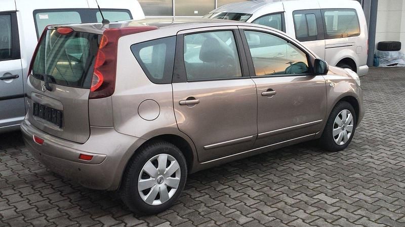 Gebraucht Nissan Note Acenta 110 PS (80 kW) 2011 Grau Kleinwagen