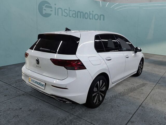 Weiß Gebraucht 2024 VW Golf VIII Move Limousine | 28.600 € (Fairer Preis) - Bild 1/1