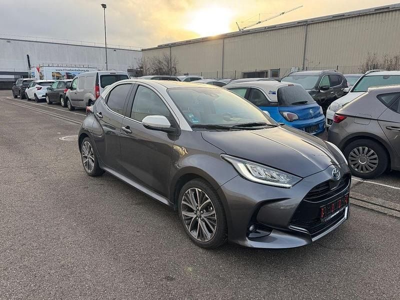 Gebraucht Toyota Yaris Hybrid Elegant 116 PS (85 kW) 2020 Grau Limousine