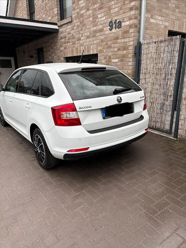 Gebraucht Skoda Rapid 90 PS (66 kW) 2017 Weiß Kleinwagen