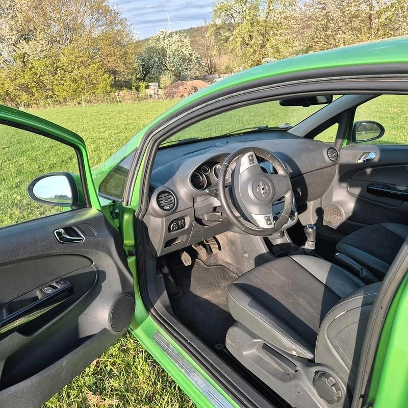 Gebraucht Opel Corsa 65 PS (47 kW) 2012 Grün Kleinwagen