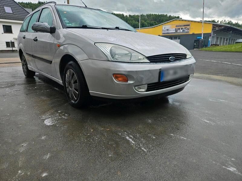 Silber Gebraucht 2000 Ford Focus Kombi | 1.000 € - Bild 1/4
