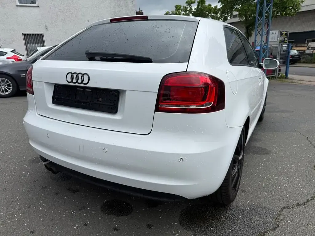 Gebraucht Audi A3 Attraction 125 PS (91 kW) 2010 Weiß Kleinwagen