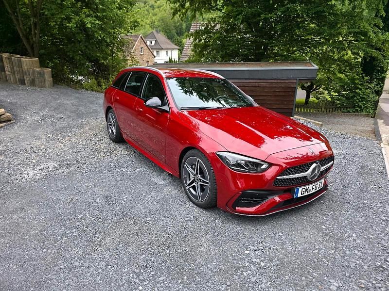 Rot Gebraucht 2022 Mercedes C300 AMG Kombi | 39.999 € (Etwas zu teuer) - Bild 1/4