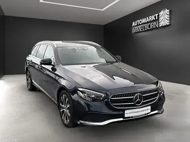 Gebraucht Mercedes E300 306 PS (225 kW) 2021 Nautikblau  metalliclack (metallic) Kombi