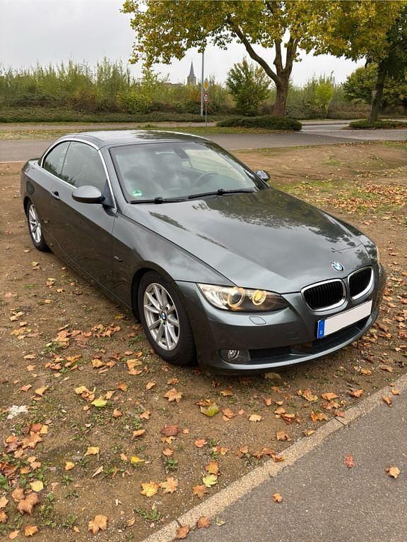 Grün Gebraucht 2009 BMW 320 Cabriolet Performance Cabrio | 11.500 € (Fairer Preis) - Bild 1/4