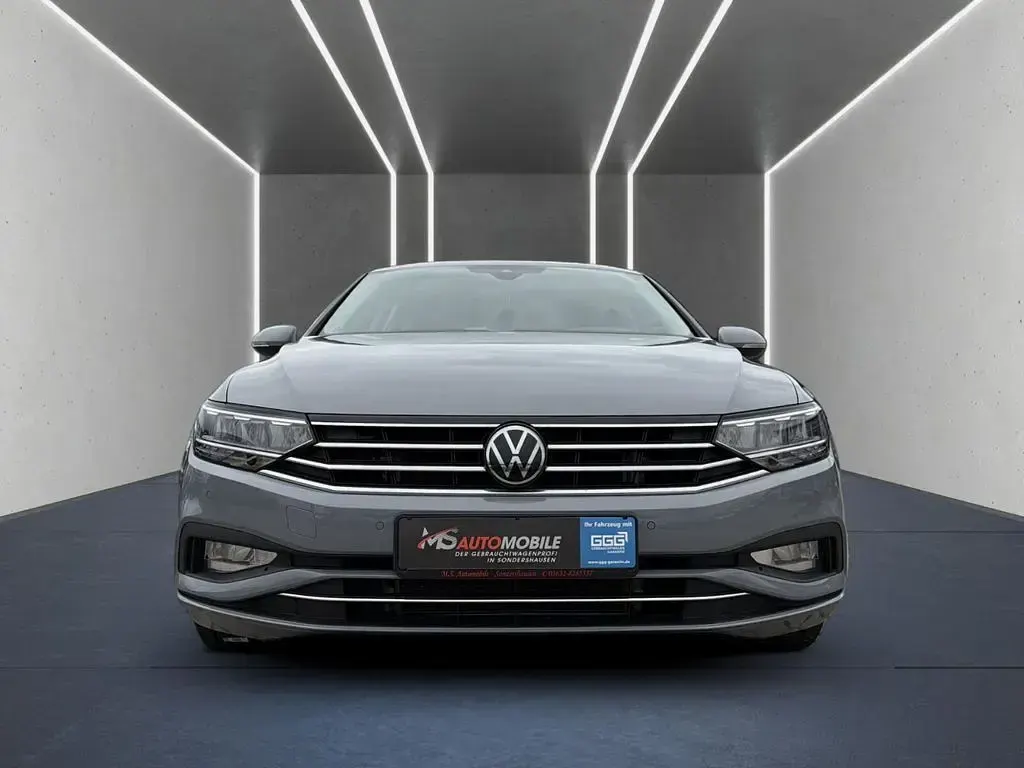 Gebraucht VW Passat Business 200 PS (147 kW) 2023 Grau Kombi