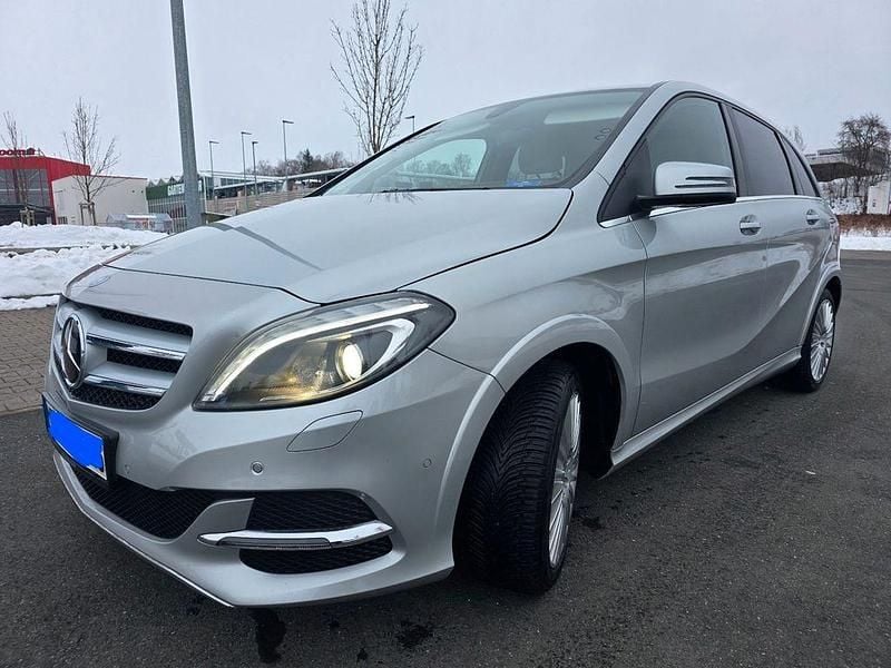 Gebraucht Mercedes B200 156 PS (114 kW) 2016 Silber Van / Kleinbus