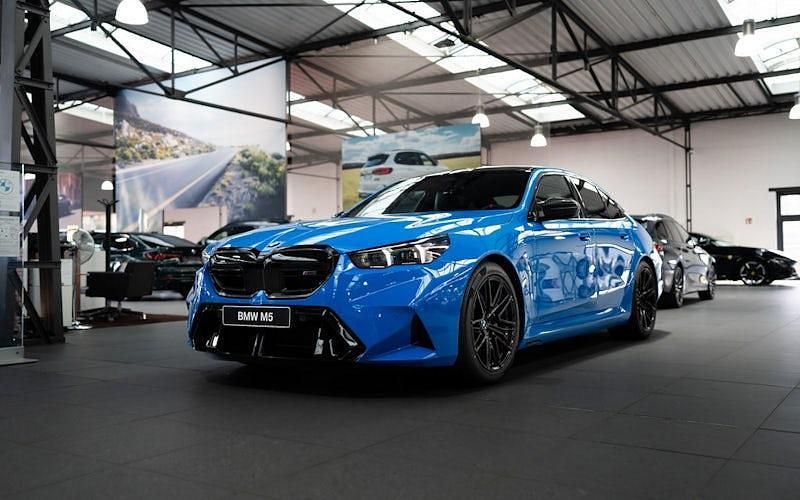 Neu BMW M5 727 PS (534 kW) 2025 Blau Limousine